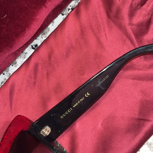 Beautiful classic Gucci glasses. The signature red, green and black colors - Picture 5 of 8